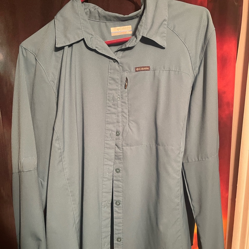 Columbia women’s teal button up shirt